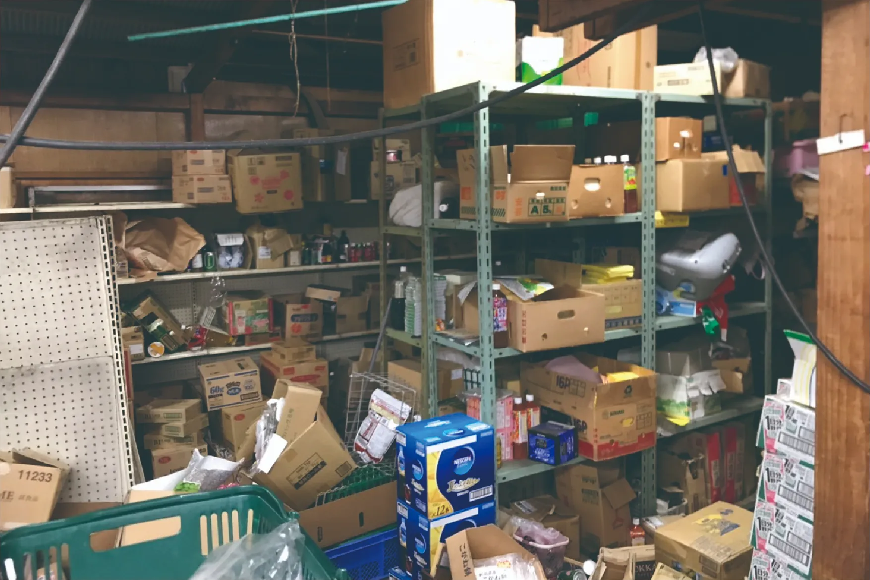 スーパーの倉庫