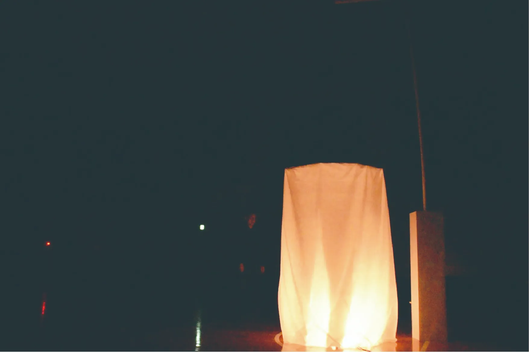 不織布が覆われている女性の画像